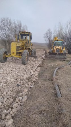 İlçemiz merkezindeki yolları ilmek ilmek örerken kırsalımızı da unutmuyoruz.