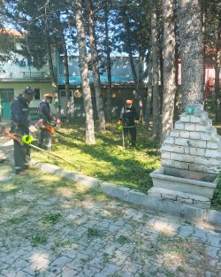 ŞUHUT BELEDİYEMİZDEN YEŞİL ALANLARA KESİNTİSİZ BAKIM