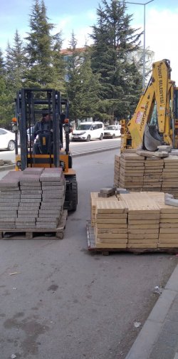 Yol, Kaldırım ve çevre düzenleme çalışmalarımız devam ediyor. 