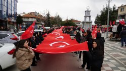 ŞUHUT’TA BAYRAK SEVGİSİ YÜRÜYÜŞÜ YAPILDI