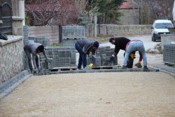 Yalı Mahallemiz' de kilit parke taşı çalışmalarımız devam ediyor.
