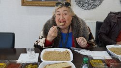 ÜNLÜ OYUNCU GÜLNİHAL DEMİR’DEN ANLAMLI ZİYARET