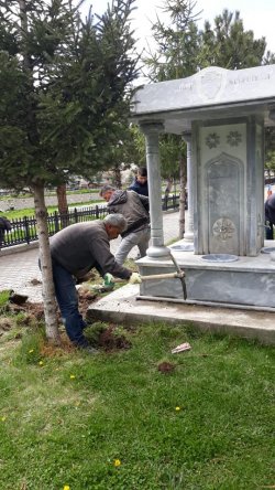 Fen işleri Müdürlüğü koordinatörlüğündeki ekiplerimiz ilçemiz genelinde çalışmalarını sürdürüyor.