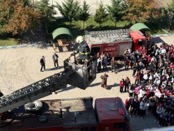 ŞUHUT BELEDİYESİ İTFAİYESİNDEN ÖĞRENCİLERE ANLAMLI TATBİKAT