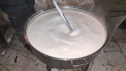 ŞUHUT’TA MİRAÇ KANDİLİ’NDE İKRAMLAR GÖNÜLLERİ ISITTI