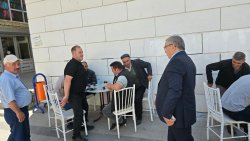 ŞUHUT’TA MEYDANLAR ÇAY OCAKLARIYLA CANLANDI