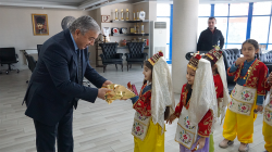 MİNİK DAVULCULARDAN BAŞKAN ÖZAŞKIN’A RAMAZAN SÜRPRİZİ