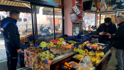 ŞUHUT’TA MANAVLARA ETİKET UYARISI YAPILDI