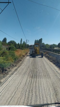 İlçemizin dört bir yanında asfalt serim ve parke taşı çalışmasına devam ediyoruz.