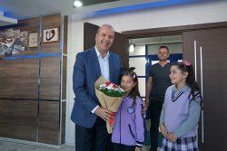 Başkan Bozkurt; Nazik ziyaretleri için Cumhuriyet İlkokulu öğrenci ve öğretmenlerimize teşekkür ederim.