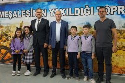 Başkan Bozkurt; Nazik ziyaretleri için Cumhuriyet İlkokulu öğrenci ve öğretmenlerimize teşekkür ederim.