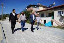 Zafer Mahallemizde parke taşı döşeme çalışmalarımızı sürdürüyoruz.