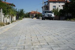 Zafer Mahallemizde parke taşı döşeme çalışmalarımızı sürdürüyoruz.