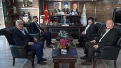 GENÇLİK VE SPOR YÖNETİCİLERİ BAŞKAN ÖZAŞKIN’I ZİYARET ETTİ