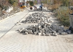 Şuhut Belediyesinden Yoğun Mesai Bozuk Kilit Parke Taşlar Tamir Ediliyor