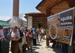 14.Düzenlenen Aşure İkramında 5 Bin Kişilik Aşure Dağıtıldı.