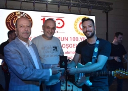 Şuhutlu Gençler Gentlemen Konserinde Doyasıya Eğlendi.