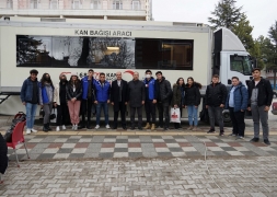 Başkan Bozkurt Kızılay Kan Bağış Aracını Ziyaret Etti