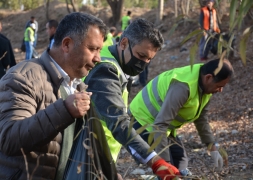 Başkan Bozkurt kolları sıvadı, örnek davranışa imza attı