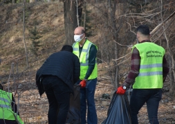 Başkan Bozkurt kolları sıvadı, örnek davranışa imza attı
