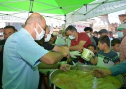 Şuhut Belediyesi'nden Vatandaşlara Aşure İkramı