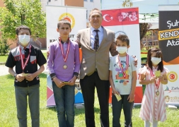 Başkan Bozkurt 2.Akıl ve Zeka Oyunları Turnuvası Ödül Törenine Katıldı.