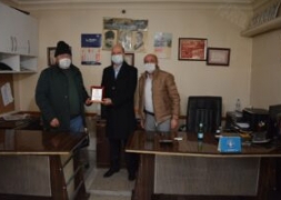 Başkan Bozkurt'tan Yardımsever Tüccarlara Plaket