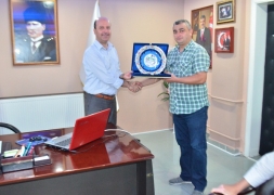 ŞUHUT BELEDİYE HİSARSPOR KLUBÜ BELEDİYE BAŞKANIMIZ RECEP BOZKURT'U MAKAMINDA ZİYARET EDEREK BELEDİYE HİSARSPOR KLUBÜNE DESTEKLERİNDEN DOLAYI PLAKET TAKDİM ETTİ.