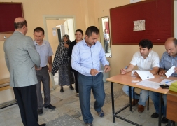 BELEDİYE BAŞKANIMIZ RECEP BOZKURT CUMHURBAŞKANLIĞI SEÇİMLERİNDE KURTULUŞ İHSAN KÜÇÜK ARSLAN İLKÖĞRETİM OKULUNDA OYUNU KULLANDI.