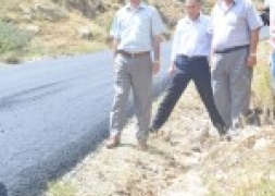 BELEDİYE BAŞKANIMIZ RECEP BOZKURT’UN YOĞUN GİRİŞİMLERİ SONUCUNDA KOCATEPE ZAFER YOLU(ŞUHUT-ÇAKIRÖZÜ ARASI)SICAK ASFALTLAMA ÇALIŞMALARI BAŞLAMIŞTIR.