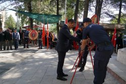 Başkan Bozkurt; Mukaddesat uğruna canlarını siper eden ve bu uğurda şehit olmayı göze alan gazilerimizin #GazilerGünü'nü tebrik ediyorum.