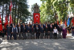 Başkan Bozkurt; Mukaddesat uğruna canlarını siper eden ve bu uğurda şehit olmayı göze alan gazilerimizin #GazilerGünü'nü tebrik ediyorum.