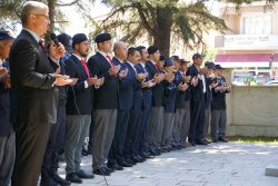 Başkan Bozkurt; Mukaddesat uğruna canlarını siper eden ve bu uğurda şehit olmayı göze alan gazilerimizin #GazilerGünü'nü tebrik ediyorum.