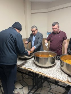 BAŞKAN ÖZAŞKIN İFTAR ÇADIRINDA VATANDAŞLARLA BULUŞTU