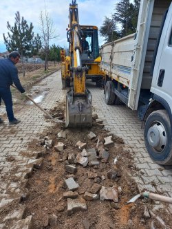 Yol,Kaldırım, bordür ve çevre düzenleme çalışmalarımız devam ediyor. 