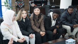 ŞUHUT FARKLI ÜLKELERDEN GELEN ÖĞRENCİLERİ AĞIRLADI