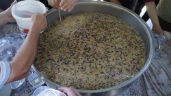 ŞUHUT  BELEDİYESİ  AŞURE PROGRAMI YOĞUN KATILIMLA GERÇEKLEŞTİRİLDİ