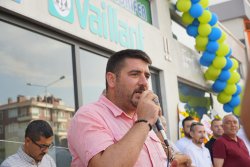 İlçemiz Esnaflarından ve Milliyetçi Hareket Partisi Eski İlçe Başkanı Abdullah Zeybek Kardeşimizin Afyonkarahisar Merkeze 2.Şubesini Açtığı İşyerinin Açılış Törenine Katıldık.