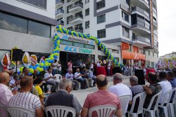 İlçemiz Esnaflarından ve Milliyetçi Hareket Partisi Eski İlçe Başkanı Abdullah Zeybek Kardeşimizin Afyonkarahisar Merkeze 2.Şubesini Açtığı İşyerinin Açılış Törenine Katıldık.