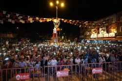 Şuhut Belediyesi 15. Zafer Haftası Kültür ve Sanat Etkinlikleri Programımızın 2. Gününde Meydanımızı Doldurup Taşıran Binlerce Hemşehrimiz İle Birlikte Talha Bora Öge'yi Şuhut'ta Ağırladık.