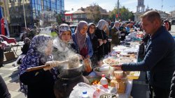 ŞUHUT’TA GAZZE İÇİN YARDIM KERMESİ DÜZENLENDİ
