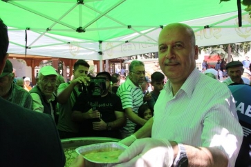 Geleneksel Hale Getirdiğimiz ve Bu Yıl 15.sini Gerçekleştirilen Aşure Dağıtımını Hemşehrilerimizin Yoğun Katılımıyla Gerçekleştirdik.