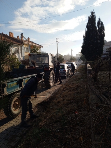 İlçemizde altyapı ve çevre temizliği çalışmalarımız devam ediyor 