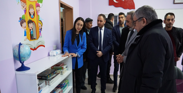 BAŞKAN ÖZAŞKIN KÜTÜPHANE AÇILIŞINA KATILDI