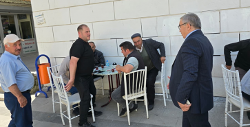 ŞUHUT’TA MEYDANLAR ÇAY OCAKLARIYLA CANLANDI
