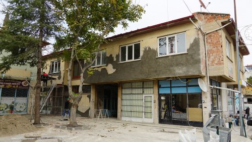 DÜKKANLARDA RESTORASYON ÇALIŞMALARI TAMAMLANDI