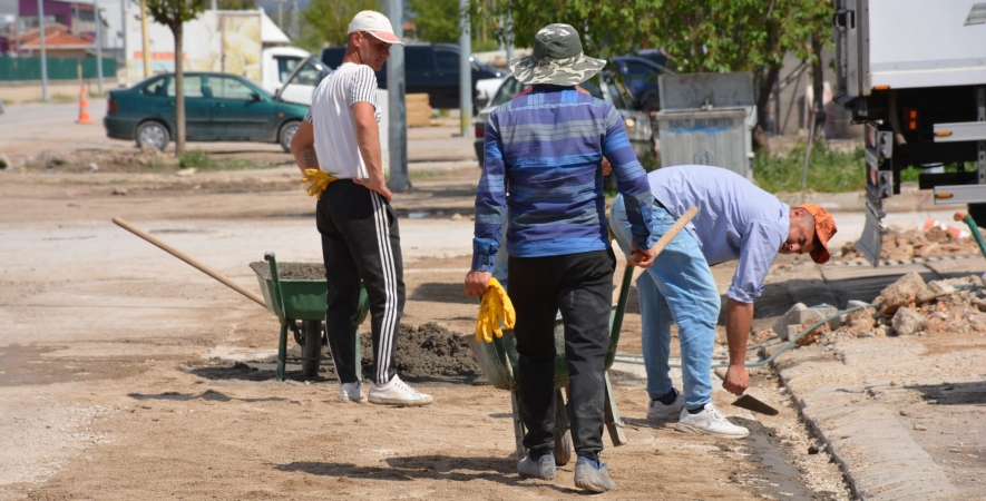 ŞUHUT’ta Yol Çalışmaları Aralıksız Devam Ediyor