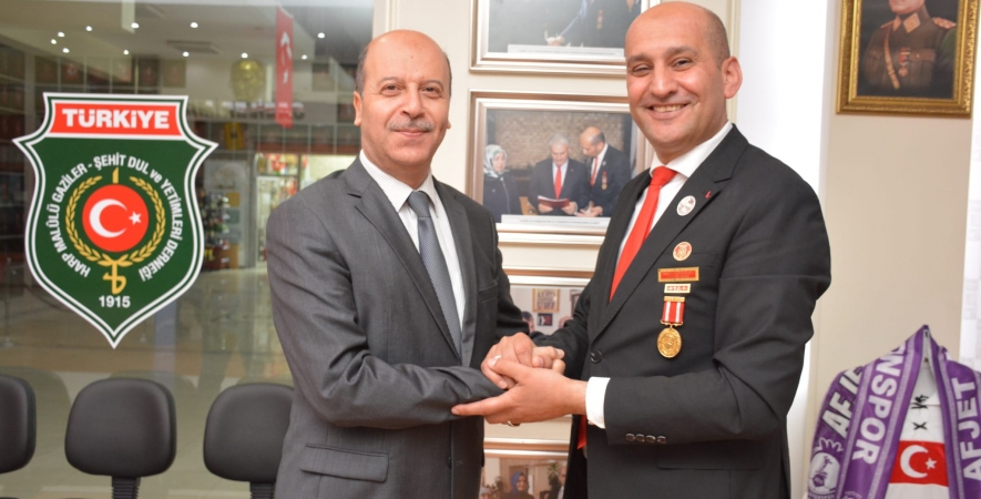 Başkan Bozkurt Harp Malülü Gaziler Şehit Dul ve Yetimler Derneğini ziyaret etti.