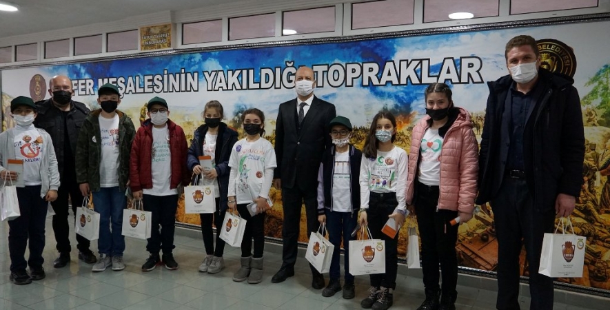 Yeşilay Gönüllüsü Öğrencilerden Başkan Bozkurt'a Ziyaret