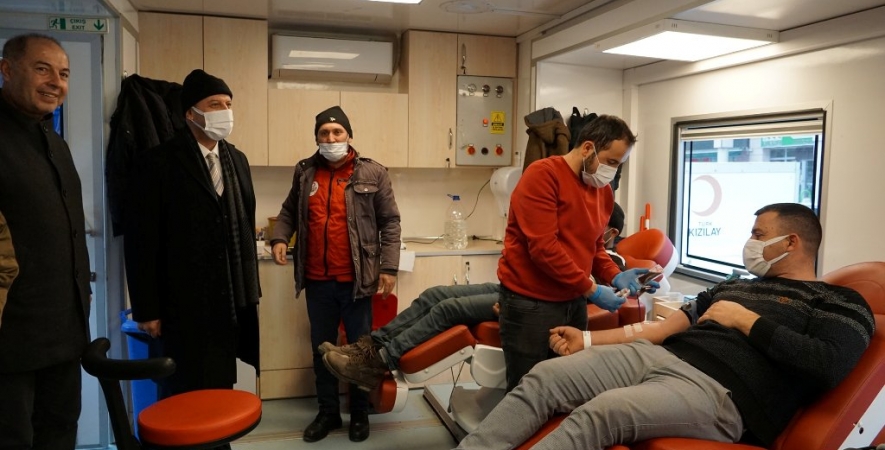 Başkan Bozkurt Kızılay Kan Bağış Aracını Ziyaret Etti